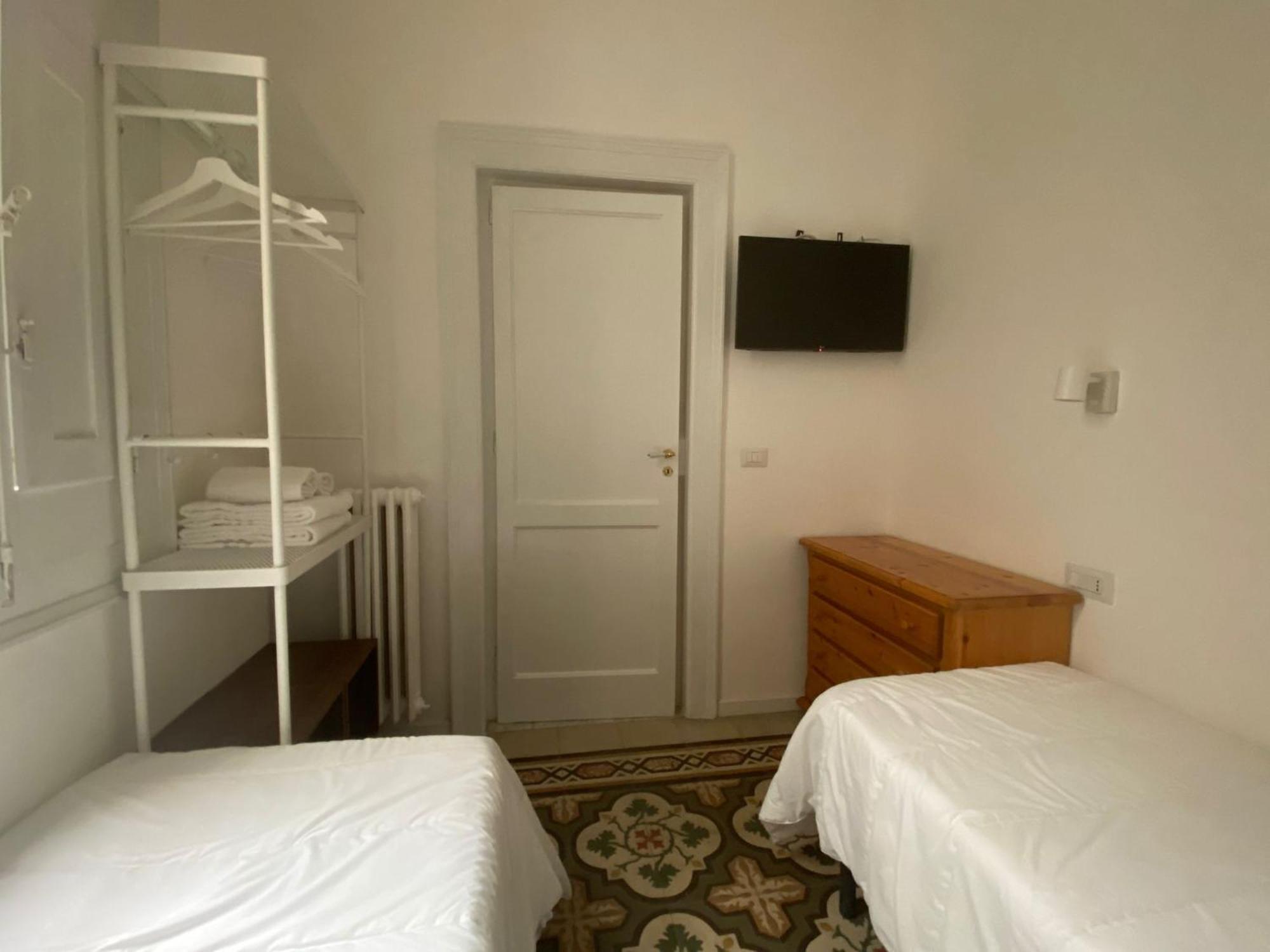 Bari Landlord 242 - Central Station Apartments Buitenkant foto