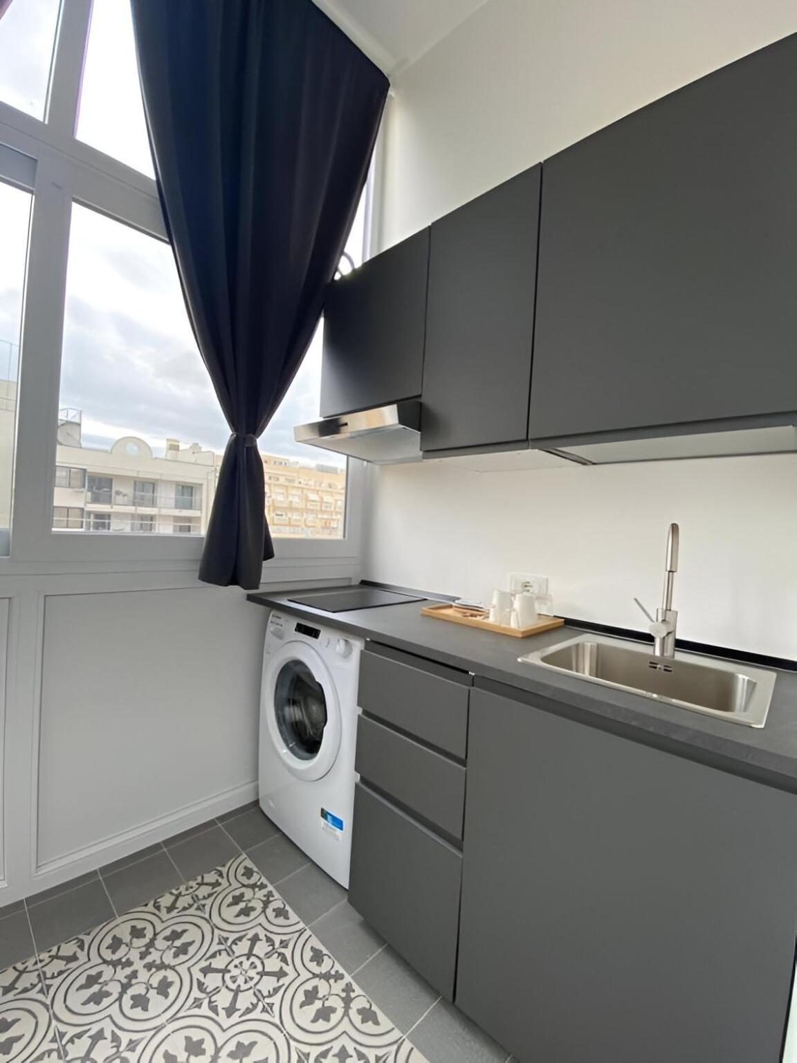 Bari Landlord 242 - Central Station Apartments Buitenkant foto