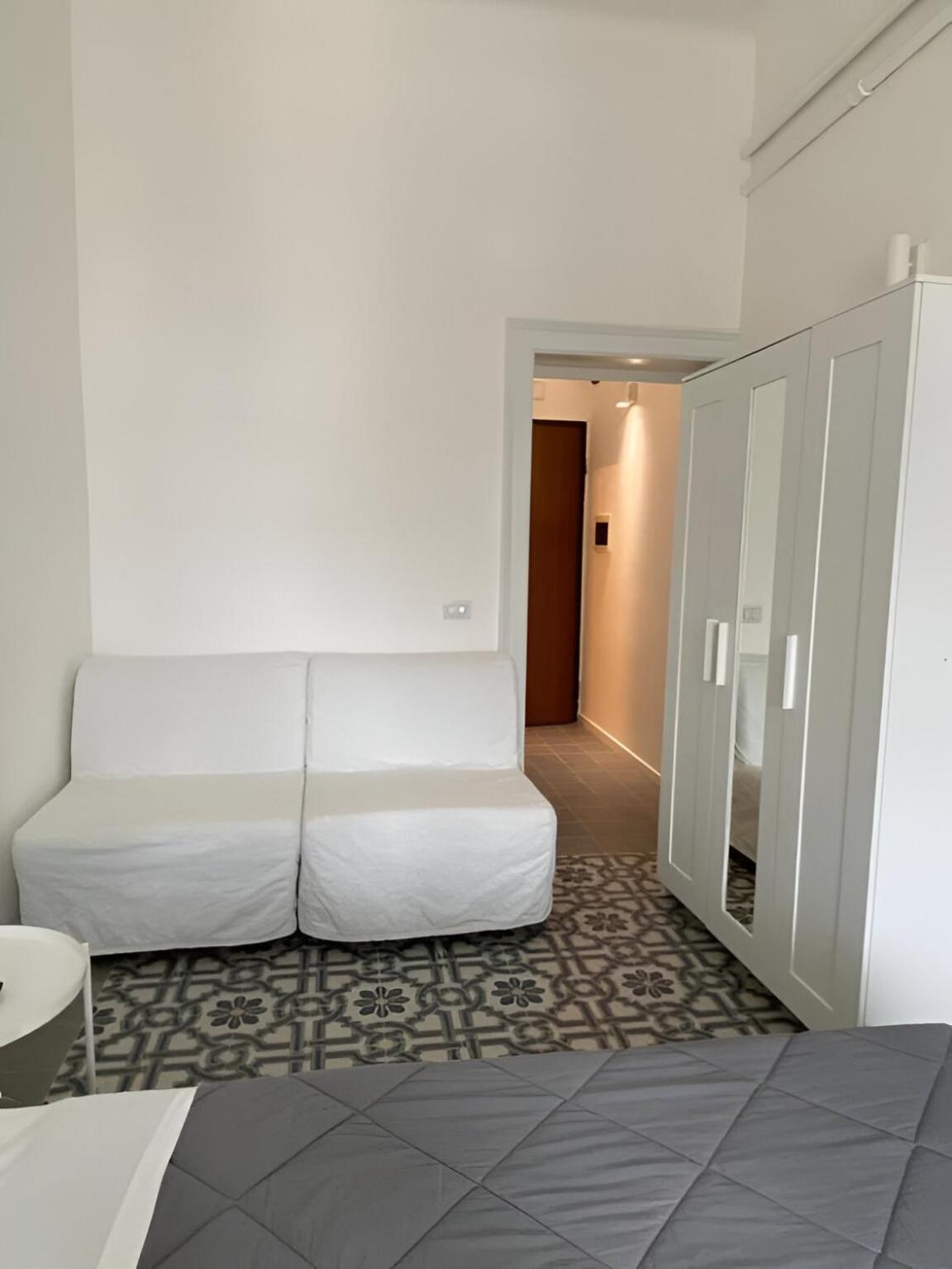 Bari Landlord 242 - Central Station Apartments Buitenkant foto