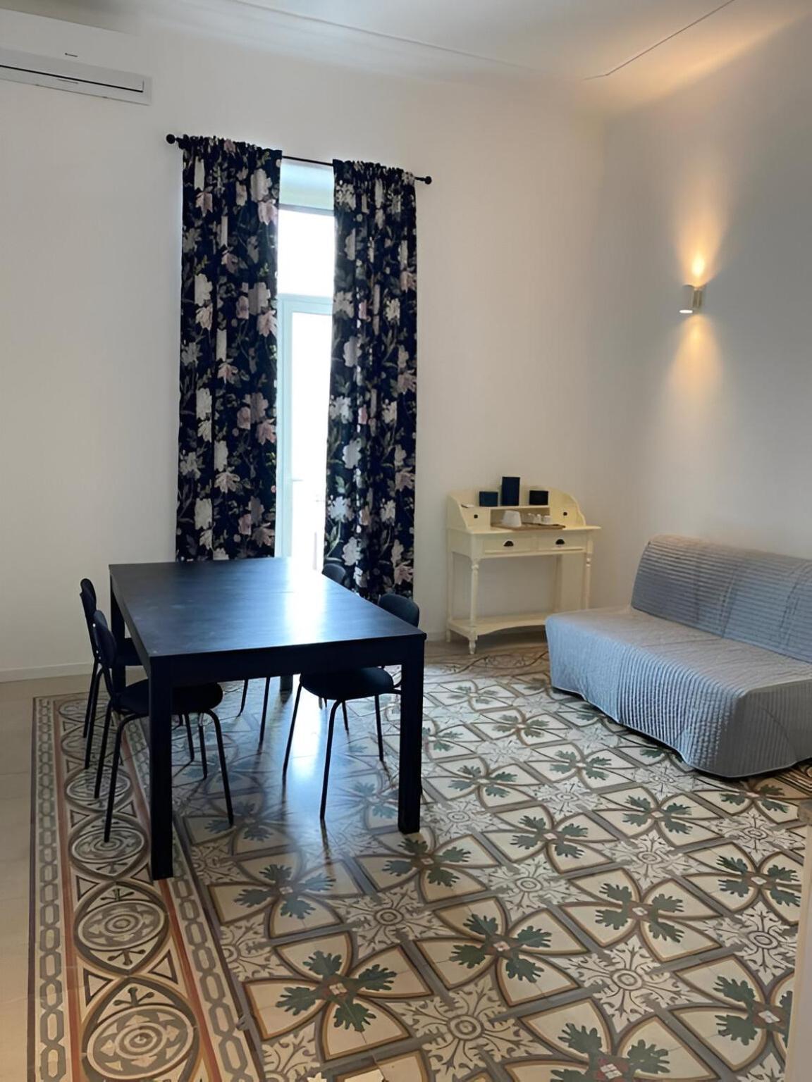 Bari Landlord 242 - Central Station Apartments Buitenkant foto