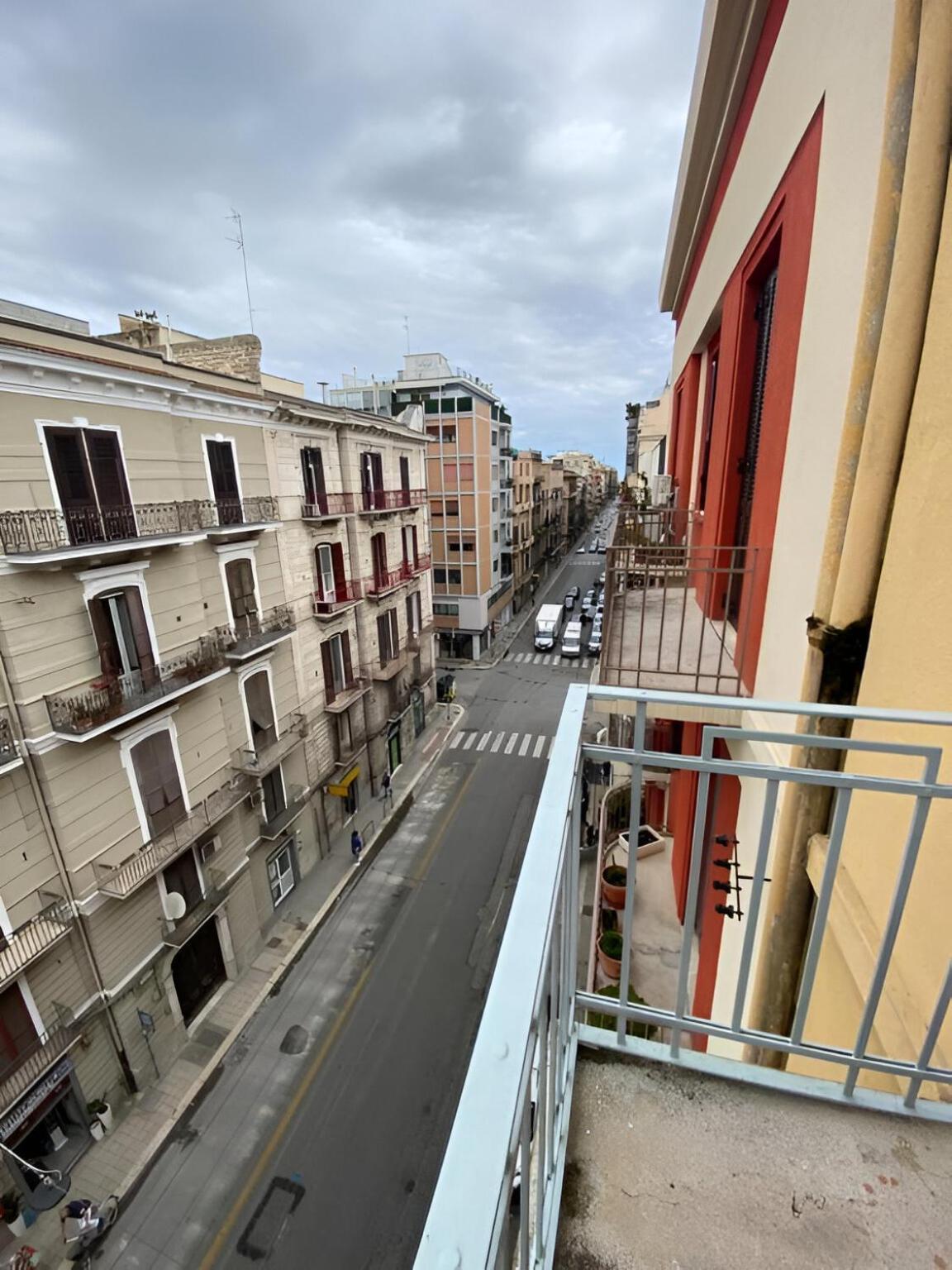 Bari Landlord 242 - Central Station Apartments Buitenkant foto