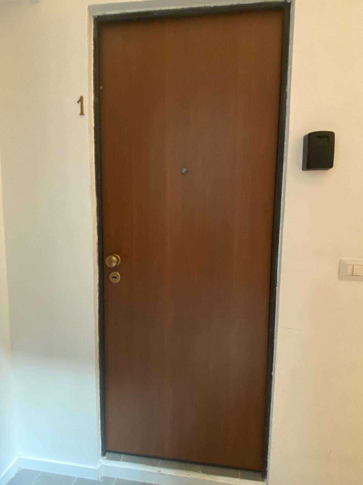 Bari Landlord 242 - Central Station Apartments Buitenkant foto