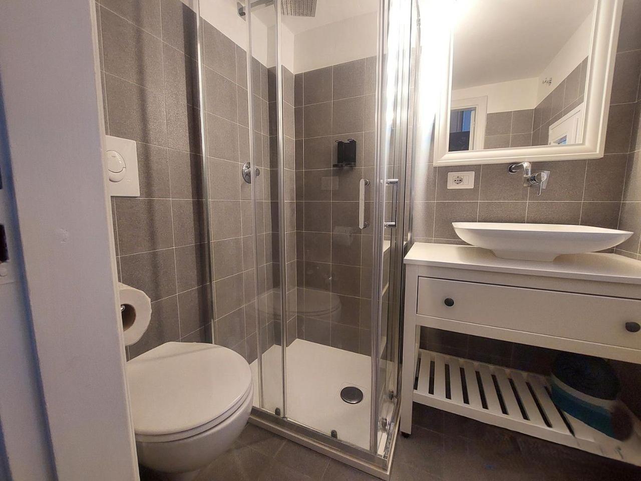 Bari Landlord 242 - Central Station Apartments Buitenkant foto