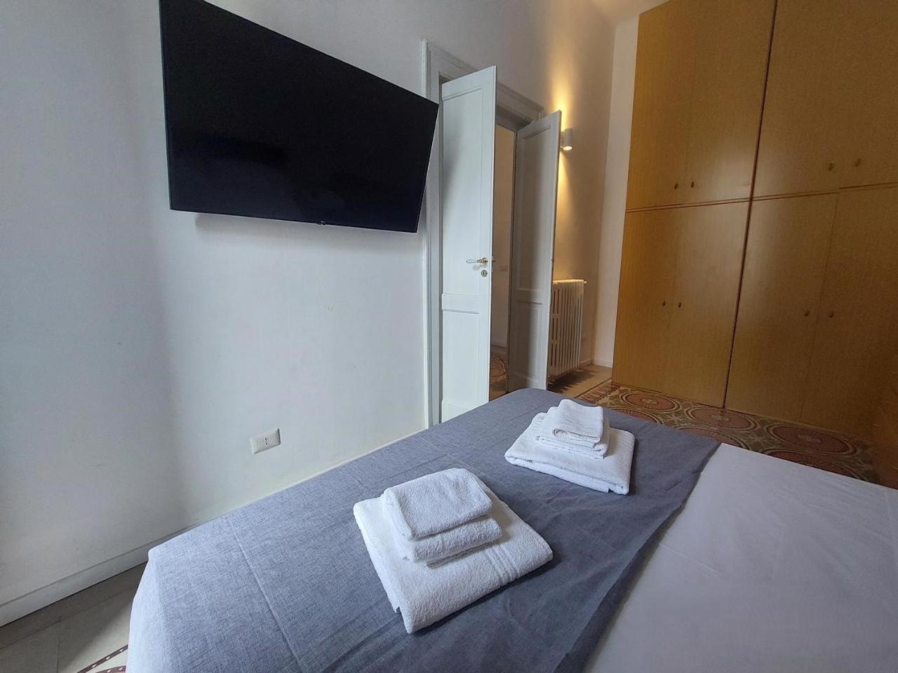 Bari Landlord 242 - Central Station Apartments Buitenkant foto